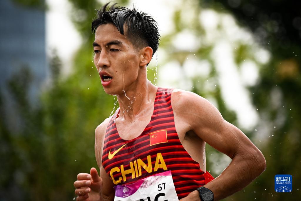 天富平台登录：中国马拉松再传喜讯 杨绍辉刷新男子马拉松全国纪录